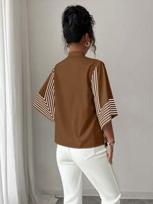 Elenzga 立领数码印花几何线条图案，不对称袖法式优雅衬衫，适合春夏度假穿着 - 鏽棕色 - 查看 2