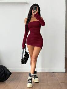 Coolane 女士白色针织修身露肩连衣裙 - 酒紅色 - 查看 2