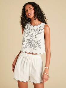 Travachic Bộ 2 món áo ba lỗ và quần short thêu hoa viền cong dành cho nữ - trắng - Xem 7