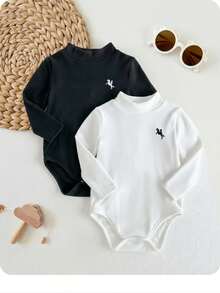 Conjunto de 2 piezas de moda para bebés niños, con bodys de manga larga casuales y versátiles con bordados de ponis. Los dos conjuntos incluyen dos bodys de cuello alto de unicolor negro y blanco con bordado de poni. Los diseños son adecuados tanto para uso en interiores como en exteriores, perfectos para uso diario, deportes, juegos, fiestas, sesiones de fotos, vacaciones y días festivos. - Multicolor - Ver 3