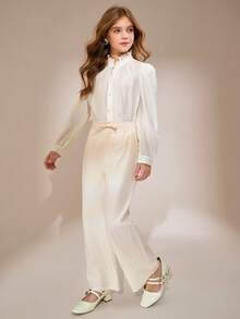 Quần dài dáng rộng màu be cho bé gái tuổi teen: Mẫu quần casual đa năng với chất liệu mềm mại, cạp chun có dây rút. Lý tưởng cho đi học, những buổi đi chơi cuối tuần, những chuyến đi chơi gia đình hoặc mặc nhiều lớp. Dễ dàng phối cùng áo sơ mi, áo len hoặc áo khoác - thoải mái và thời trang cho những dịp thường nhật. - Màu Khaki - Xem 6
