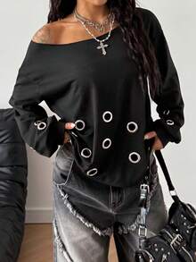 StreetHx 秋季女款斜肩宽松超大黑色卫衣，饰有铆钉，朋克风格 - 黑色 - 查看 4