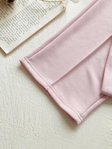 Vintaside Kids 这款粉色圆领露肩卫衣和直筒长裤两件套，休闲甜美的秋冬时尚风格，胸前饰有立体樱桃图案。宽松的针织面料，简约甜美，可爱动人。适合居家休闲、上学等各种场合。 - 粉色 - 查看 3