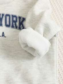 SHEIN 3 قطعة/طقم ملابس تزلج للأطفال الصبية، جاكيت صوفية كاجوال مريحة، بلوزة بطبعات حرفية مضفرة، بنطلون جوجر، طقم ملابس شتوية للأطفال الجنسين - متعدد الألوان - مشاهدة 6