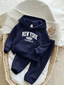 SHEIN 2pcs Baby Boy/Girl Cute Letter Print Fleece Hoodie And Pants Tracksuit Set, Autumn/Winter