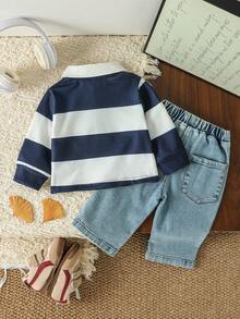 SHEIN Playful Pals 2件套男婴男女通用休闲运动学院风条纹polo衫和蓝色牛仔裤，带有徽章和数字印花，蓝白配色，适合冬季搭配外套，适合运动、上学、度假、旅行，男婴秋季服装，男婴外套，百搭婴儿套装，秋冬季24个月男婴套装，男婴休闲套装，学院风男婴服装 - 寶藍色 - 查看 2