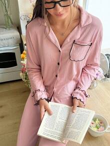 Snug Reverie 褶皱纹理面料翻领开襟撞色滚边家居服套装，粉色，休闲服饰，秋冬装，舒适优雅细节 - 粉色 - 查看 3