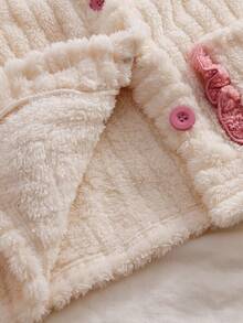 1 套女式睡衣，米色长袖有领上衣，2 个口袋，撞色荷叶边饰边，纽扣开合；配套荷叶边饰边裤子，质地柔软的宽罗纹针织面料，适合冬季居家穿着或外穿（1 套单独出售） - 杏色 - 查看 7