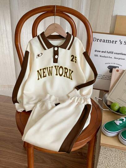 SHEIN 2 件套年轻男孩字母、星星和数字多色印花 Polo 领半拉链运动衫和撞色裤子，适合日常休闲穿着、户外活动、旅行、上学、秋冬