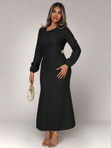 Xyvia Robe longue à encolure drapée avec boucle métallique pour femmes