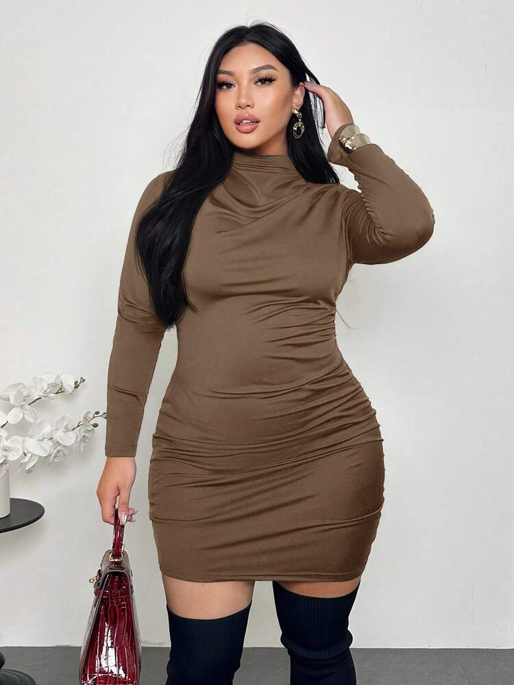 brown ruched dress Chocolate Bodycon Long Sleeve Maxi Brown / 4 that is complimented by the delicate ruched detailing Ali | Warm Brown Sweetheart