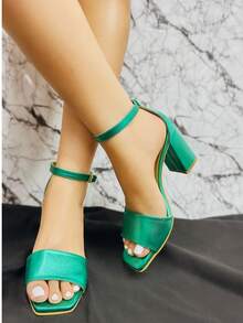 La Caprichosa sandalias de tacón cuadrado para mujer con correa al tobillo, sandalias elegantes de fiesta con punta cuadrada, calzado femenino con tacón de bloque y acabado satinado, sandalias modernas para eventos y ocasiones especiales, sandalias de vestir con tacón ancho y cierre de hebilla, sandalias de moda con diseño cruzado, sandalias cómodas y elegantes para noche o celebración, sandalias con estilo sofisticado para primavera y verano - Verde - Ver 2
