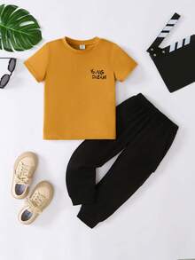 SHEIN 两件套：男童字母印花圆领短袖T恤和休闲工装裤 - 薑色 - 查看 3