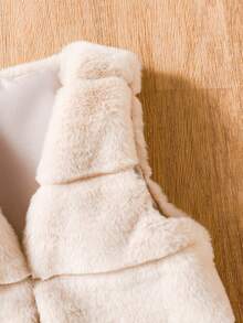 SHEIN 女童毛绒蓬松无袖外套，适合各种场合，尽显优雅气质