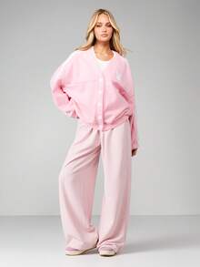 Missguided x Playboy Cardigan oversize boutonnée avec bordure contrastée et design de script au dos pour un port casual au quotidien - Rose bonbon - Voir 3
