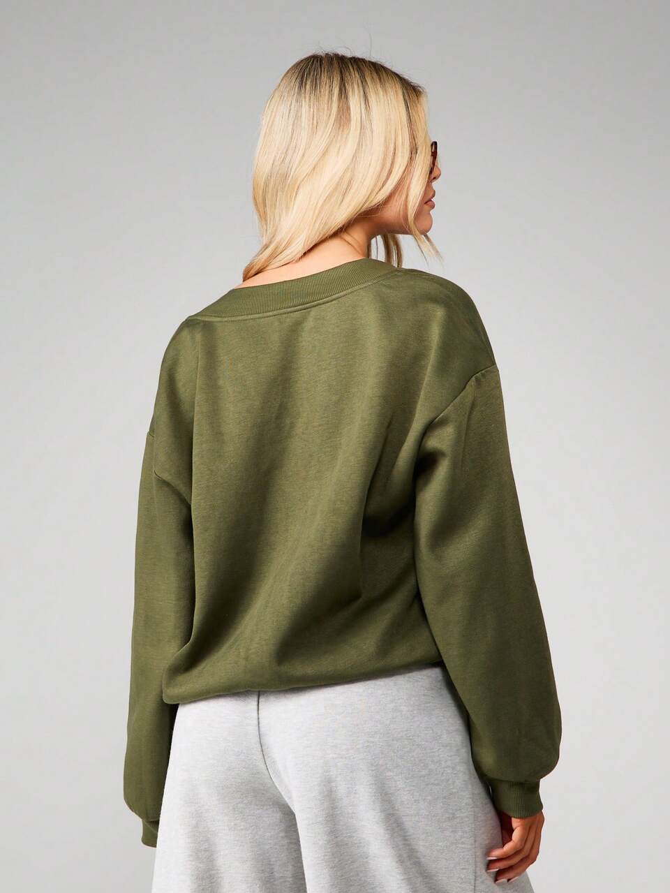 MISSGUIDED Oversized V Neck Sweatshirt For Women Casual Pullover Top Relaxed Fit Long Sleeve Fall Winter Comfort Wear
