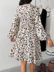 少女碎花编织V领长袖修身休闲A字法式连衣裙，秋冬新品，适合年轻女孩日常穿着、上学、秋冬季，搭配白衬衫，返校季、学院风、圣诞节、女孩冬装、圣诞服装、派对服装、日常上学、生日服装、公主装、母女/姐妹亲子装、万圣节。 - 杏色 - 查看 4