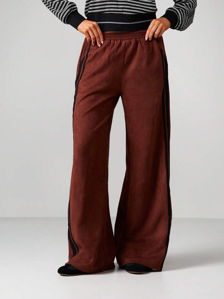 MISSGUIDED Pantalones jogger de pernera ancha de ante con detalle de franja lateral para comodidad casual