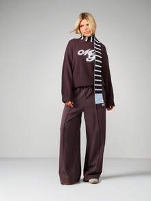 MISSGUIDED Oversized Crew Neck Sweater With Fuzzy Logo Detail Long Sleeve Knit Pullover For Fall Winter Comfort - Brown - View 3