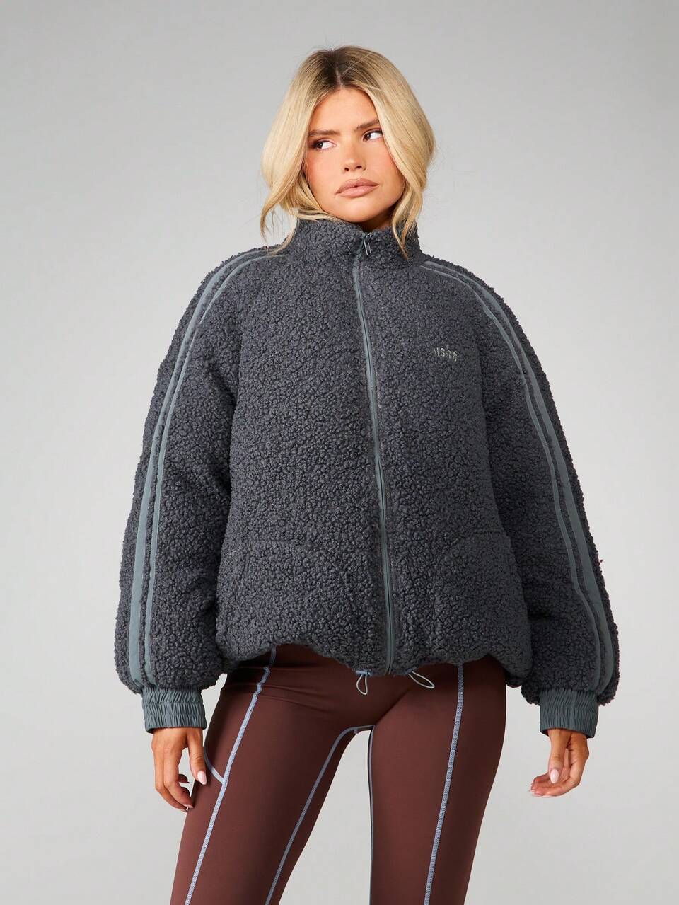 MISSGUIDED Chaqueta de invierno con forro de borrego de talla grande y detalles de rayas deportivas para clima frío