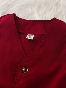 SHEIN 三件套男童绅士套装，包括领结、白色衬衫、马甲和休闲西裤。时尚绅士装扮，适合日常休闲穿着、生日派对、婚礼、万圣节、圣诞节、感恩节庆祝活动、正式场合和演出。 - 酒紅色 - 查看 5