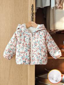 1件女婴冬季拉链长袖数码印花羽绒服，适合户外旅行，提供充足的保暖保护，时尚实用，让宝宝在冬季探险中既温暖又时尚。