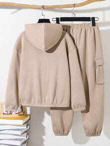 SHEIN 2 件儿童/青少年男童休闲韩版字母印花连帽宽松套头衫和宽松纯色运动裤套装，适合学校、花园、海滩、生日、春夏秋冬 - 杏色 - 查看 2