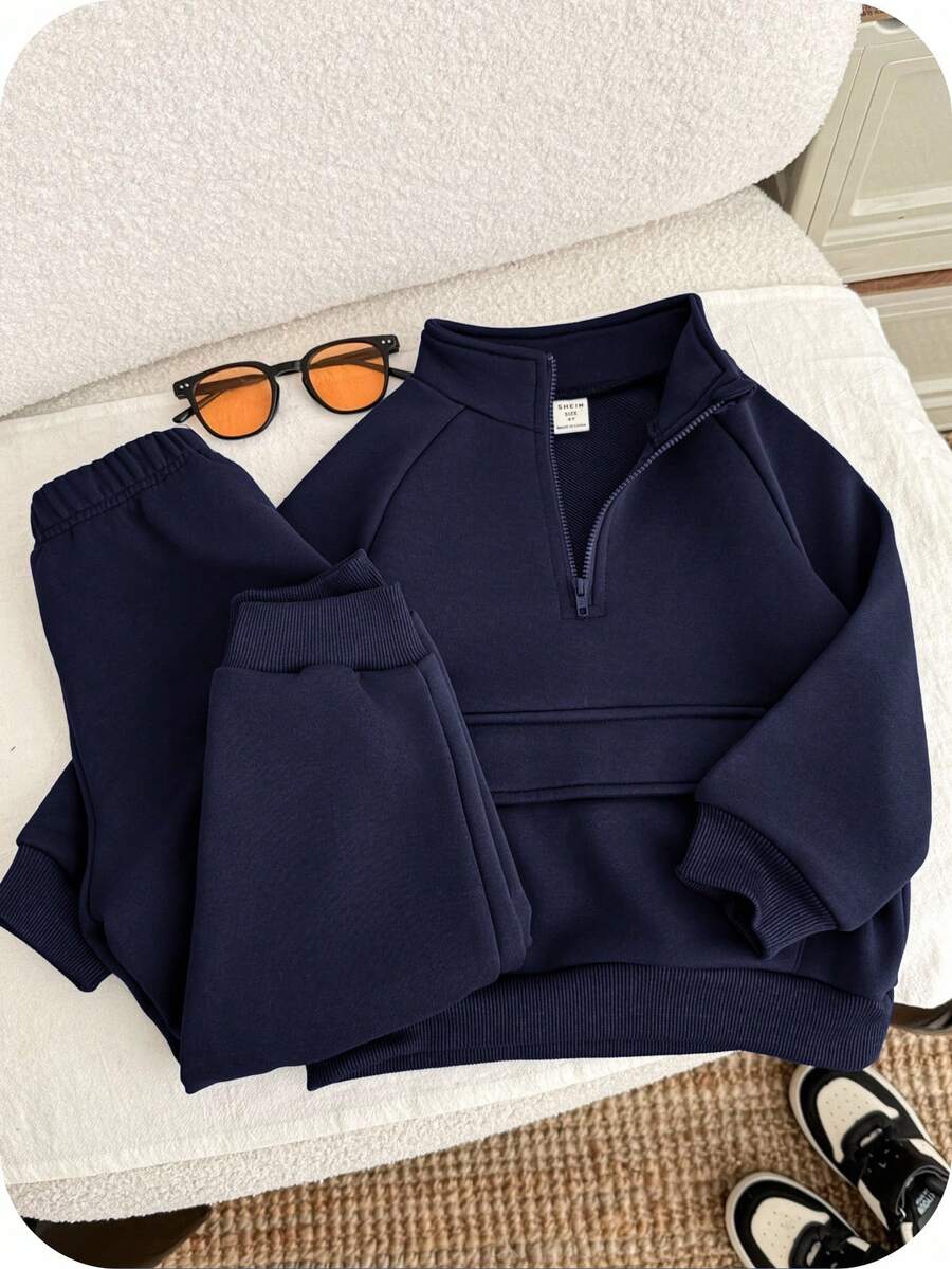 SHEIN Bộ 2 áo nỉ dày chải kỹ cho bé trai có cổ đứng và túi, quần dài màu trơn, bộ đồ thể thao thu/đông - Màu xanh hải quân - Xem 1