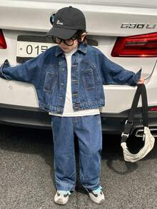 Genkimix Kids 男童牛仔两件套，休闲时尚宽松翻领弧形开衩深蓝色牛仔长袖外套+松紧腰直筒裤套装 - 深色水洗藍 - 查看 3