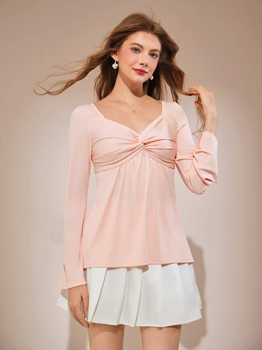 Áo thun dài tay màu hồng nhạt cho bé gái tuổi teen - 14 tuổi, cổ vuông, vạt trước xoắn, chất liệu mềm mại co giãn, chi tiết nhún bèo ở ngực, vạt chữ A xòe rộng, thoải mái khi mặc hàng ngày, kiểu dáng ngọt ngào, đa năng cho đi học/cuối tuần, áo casual phổ biến, kiểu dáng ôm vừa vặn và xòe rộng thời trang, chất liệu thoáng khí thân thiện với da. - Hồng - Xem 1
