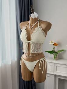 Bellisia 两件套女士夏季沙滩泳衣套装，纯白色蕾丝刺绣网纱面料，可调节吊带三角泳衣上装，荷叶边下摆，侧边系带比基尼泳裤，适合沙滩度假