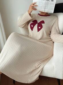 SHEIN Áo ngủ dài tay cổ tròn dễ thương, thêu hình bướm, dáng rộng, dành cho nữ, cỡ lớn, chất liệu gân, thích hợp cho mùa thu/đông, kiểu váy ngủ Moo Moo. - Màu Đỏ Sâu - Xem 1