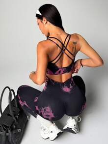 Dewbera 女士无缝瑜伽套装，交叉肩带文胸上衣和紧身打底裤 - 彩色 - 查看 2