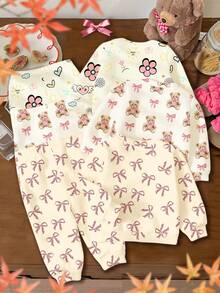 SHEIN Crema blanco, lazo con estampado de leopardo súper lindo, estampado de oso rosa lindo, estampado de graffiti cálido y divertido, estilo ballet, dopamina, ambiente de otoño/invierno, conjunto de sudadera holgada de punto acogedor para niña pequeña, adecuado para otoño/invierno