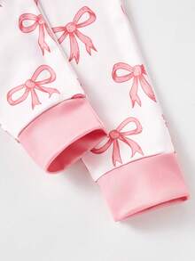 Dziewczęcy komplet piżamowy Snug Fit, dziewczęca piżama z kokardą, dziewczęcy kombinezon domowy, piżama - różowy, kokardkowy kombinezon z nadrukiem na całej powierzchni, biały, różowy, słodkie dopasowanie kolorów, uroczy kokardkowy wzór z nadrukiem na całej powierzchni, kombinezon z długim rękawem, zapięcie na zamek, miękki, wygodny materiał, styl mediów społecznościowych, słodka księżniczka, wiosna, lato, jesień, wakacje, niezbędny dziewczęcy kombinezon domowy - Słodki róż - Zobacz 3