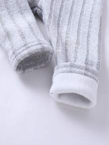 女婴三件套保暖套装，包括高领长袖上衣和配套长裤，面料舒适。 - 彩色 - 查看 5