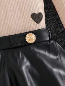 SHEIN Set di maglietta a maniche lunghe con scollo rotondo e motivo a cuori e gonna nera per ragazze giovani - Cachi - Visualizzare 5