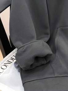 青少年男童简约廓形绿色压纹卫衣，休闲学院风，舒适时尚，百搭实用，面料柔软，适合日常穿着、上学、郊游、户外活动以及秋冬季穿着。 - 深灰色 - 查看 6