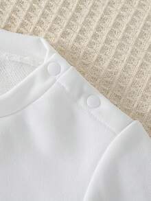 2 件女婴可爱风格牛仔背带裤和运动衫套装，春秋和秋冬，白色修身针织长袖运动衫搭配浅蓝色牛仔宽松直筒背带裤，面料柔软舒适，适合日常外出 - 彩色 - 查看 4