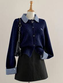 Sweetra 秋冬新款小马刺绣格子拼接二合一时尚宽松学院风长袖开衫 - 藏蓝色 - 查看 3