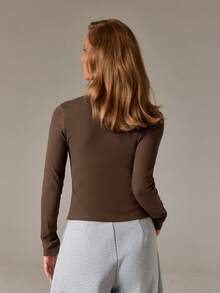 AiiRZ Gerippter Cardiganoberteil mit Rundhalsausschnitt und Knopfverschluss, mit Spitzeneinsätzen an den Langärmeln, figurbetont gestrickt