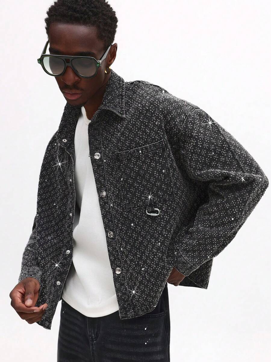 SUMWON Chaqueta vaquera para hombre con incrustaciones de rhinestones y patrón brillante, de manga larga y abotonada, para salidas casuales - Negro - Ver 1