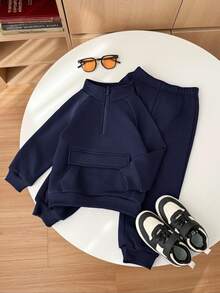 SHEIN Bộ 2 áo nỉ dày chải kỹ cho bé trai có cổ đứng và túi, quần dài màu trơn, bộ đồ thể thao thu/đông - Màu xanh hải quân - Xem 5