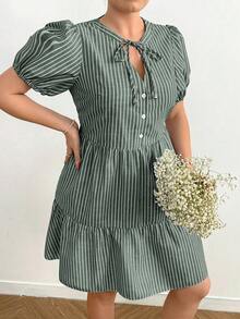 Flirla 大码条纹迷你V领抽绳拼布短袖连衣裙 - 綠色 - 查看 6