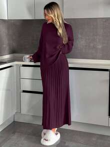 EURMUSE 女士休闲圆领落肩宽松舒适毛衣和百褶A字长裙，日常时尚休闲针织套装 - 酒紅色 - 查看 6