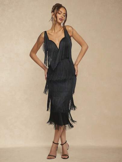 Silquee This Women's Black Solid-Color Multi-Layered Fringed Halter Dress Has A Rustic Feel. The Long Fringed Design Is Elegant And Sophisticated, Suitable For Various Occasions Such As Holidays, Weddings, Birthdays, And Graduations. The Fitted Cut Makes It An Excellent Choice For Autumn Wear, Christmas Costumes, Halloween Costumes, Date Night Attire, Wedding Guest Wear, And Formal Wedding Guest Wear.