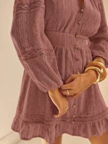 Aralina Elegantes Mini-Hemdkleid mit Rüschensaum, Knopfleiste und Spitzenbesatz an den Ärmeln