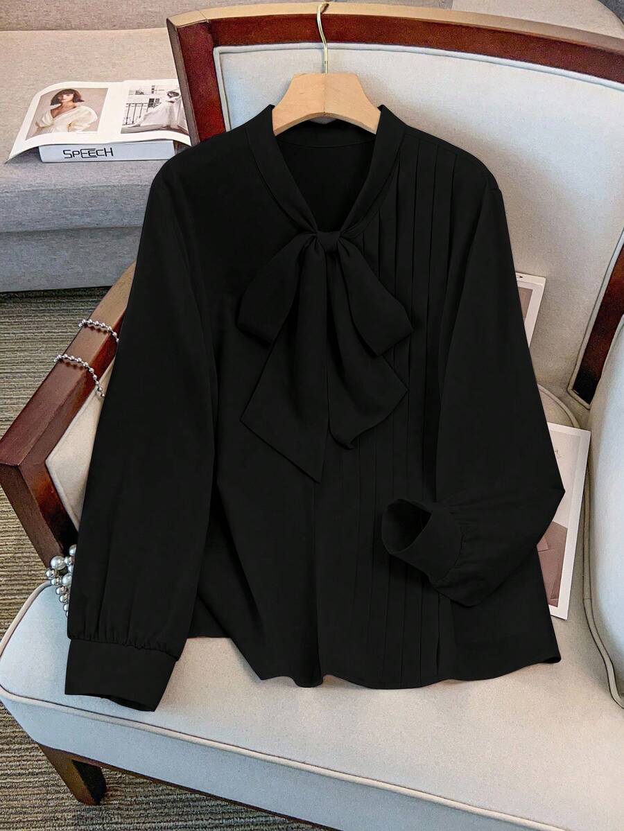 GlowEve CURVE 新款大码女式优雅商务蝴蝶结领纯色衬衫上衣，日常百搭，简约设计搭配时尚褶裥，显瘦又时尚。 - 黑色 - 查看 1