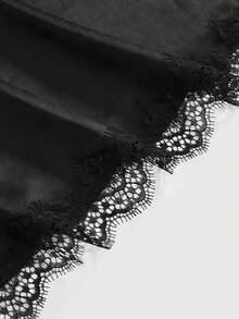 ROMWE Avant Vestido mini de satén con estampado de letra y collar de cruz para mujer - Negro - Ver 4