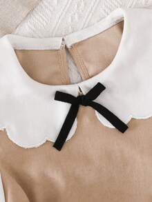 Elladie kids 1件女童秋季新款波浪领拼接下摆褶裥直筒连衣裙，优雅蝴蝶结装饰，百搭公主风 - 卡其色 - 查看 4